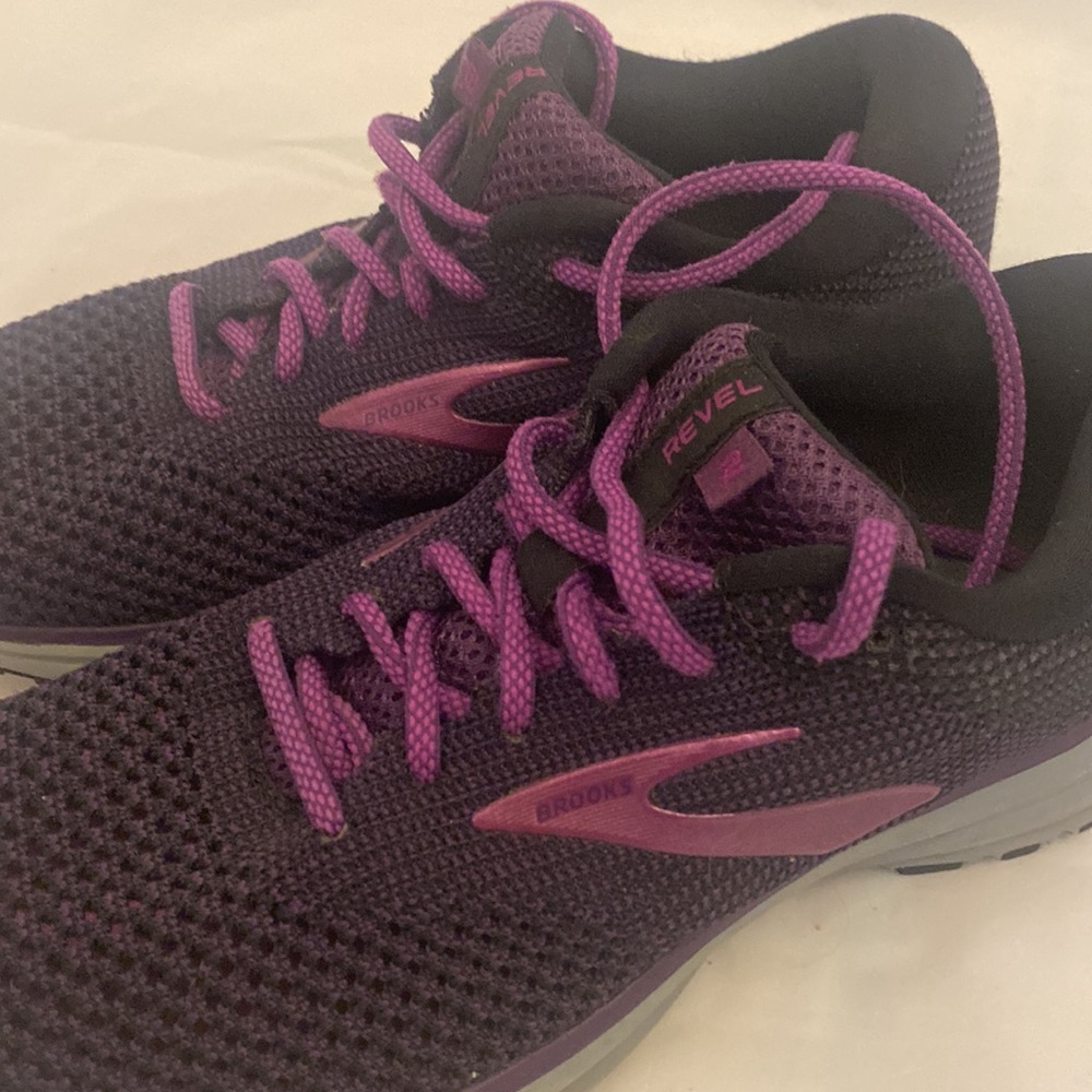 Brooks Revel 2 Sneakers, Size: 8